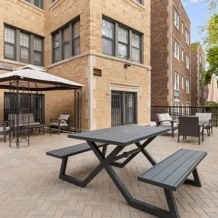 Image 1 - 7618-7626 North Eastlake Terrace, Chicago, IL 60626, USA - Apartment for rent