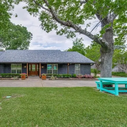 Buy this 4 bed house on 2517 Custer Parkway in Richardson, TX 75080