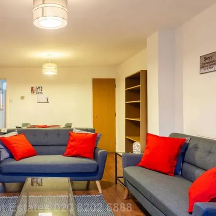 Image 2 - 14a Rickard Close, The Hyde, London, NW4 4XH, United Kingdom - Townhouse for rent