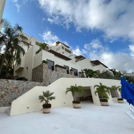 Buy this 5 bed house on Calle Paseo del Agua in Ampliación Punta Diamante, 39300 Acapulco