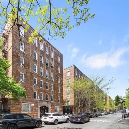 Image 2 - 2081 Cruger Avenue, New York, NY 10462, USA - Apartment for sale