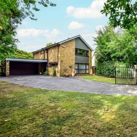 Buy this 4 bed house on Barn Close in Farnham Common, SL2 3JB