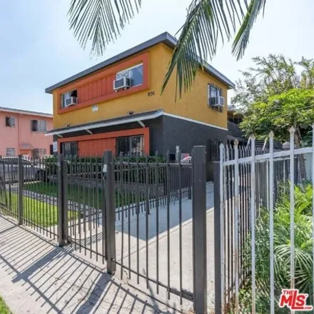 Buy this 16 bed house on 858 East 24th Street in Los Angeles, CA 90011