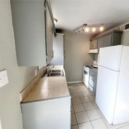 Image 3 - 2136 North 25th Street, North Depot Road Colonia, McAllen, TX 78501, USA - Apartment for rent