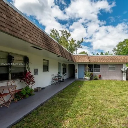 Buy this studio house on 261 Nw 42nd St in Oakland Park, Florida