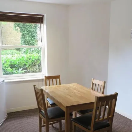 Rent this 4 bed townhouse on Filigree Court in London, SE16 5HL