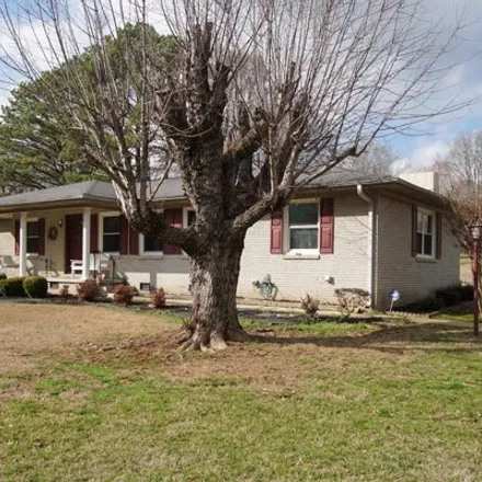 Buy this 3 bed house on 1158 Glenwood Avenue in Fayetteville, TN 37334