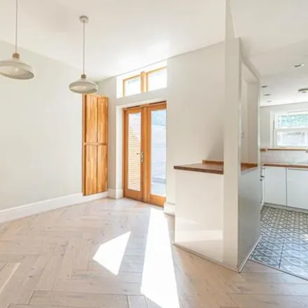 Image 3 - 31 Carlton Road, London, N11 3EX, United Kingdom - Townhouse for rent