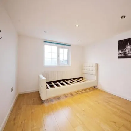 Image 7 - 21 William Street, London, E10 6BD, United Kingdom - Townhouse for sale