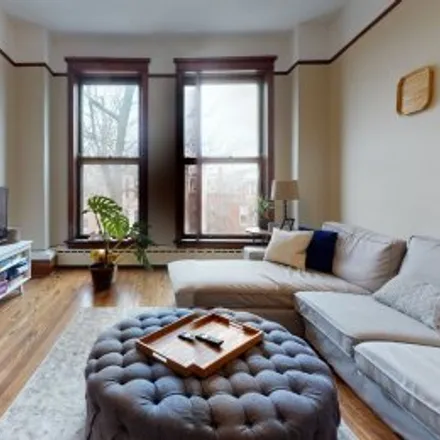 Buy this 8 bed apartment on 2121 North Cleveland Avenue in Lincoln Park, Chicago