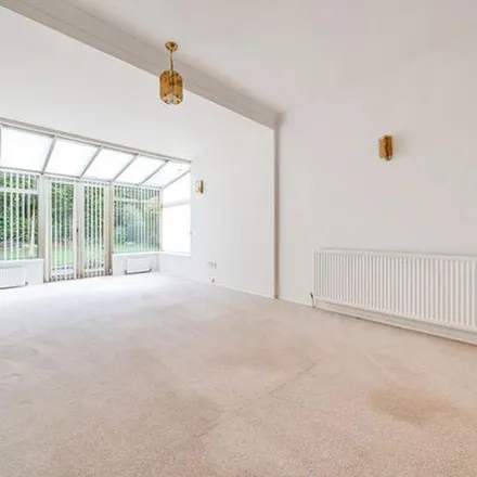 Rent this 4 bed apartment on Sunningdale Railway Station in London Road, Sunningdale