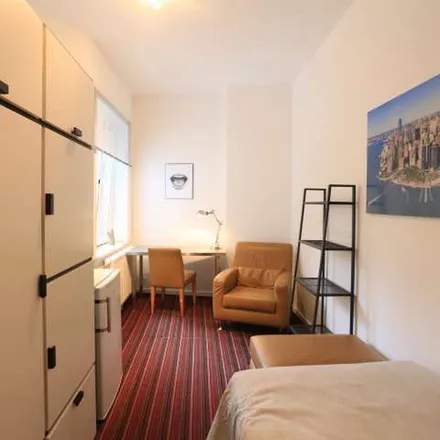 Rent this 11 bed apartment on Esplanade Paul-Henri Spaak - Paul-Henri Spaakvoorplein 5 in 1150 Woluwe-Saint-Pierre - Sint-Pieters-Woluwe, Belgium
