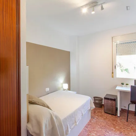 Rent this 5 bed room on Parking del Mercadona in Calle del Cardenal Enrique Tarancón, 46100 Burjassot