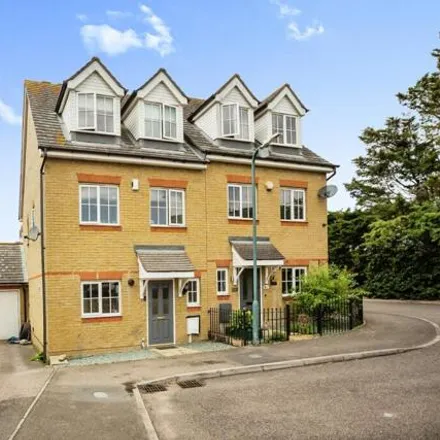 Buy this 3 bed townhouse on 27 High Trees in London, DA2 6PL