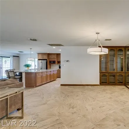 Image 6 - 1962 Canterbury Drive, Paradise, NV 89119, USA - House for sale