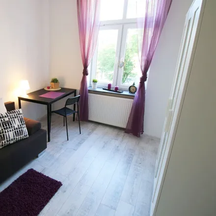 Rent this 3 bed room on Legionów 69 in 91-070 Łódź, Poland