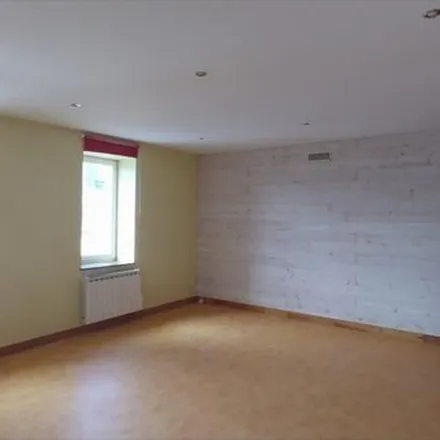 Rent this 3 bed apartment on 18 Rue du Val de Saire in 50100 Cherbourg-en-Cotentin, France