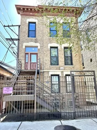 Rent this 2 bed house on 1819 West Evergreen Avenue in Chicago, IL 60622