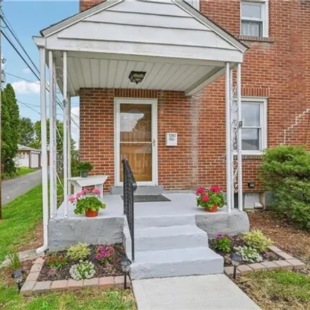 Image 2 - 843 North Beaver Street, Allentown, PA 18104, USA - Townhouse for sale