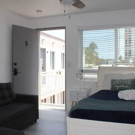 Rent this 1 bed apartment on Hollywood
