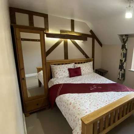 Rent this 2 bed townhouse on Bretforton in WR11 7HL, United Kingdom