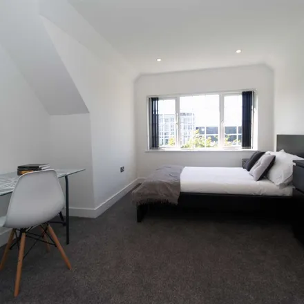 Image 3 - 12 North Hill, Plymouth, PL4 8EG, United Kingdom - Apartment for rent