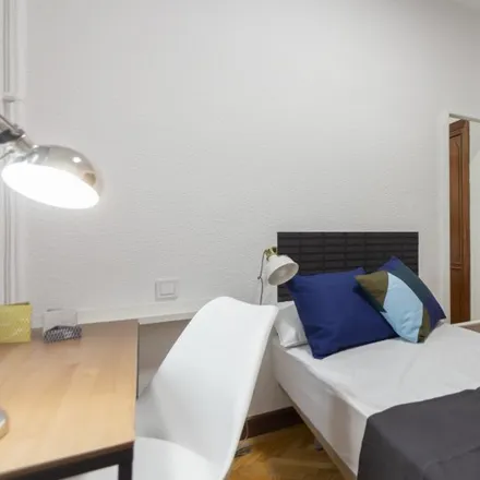 Image 2 - Calle del Doctor Castelo, 41, 28009 Madrid, Spain - Room for rent