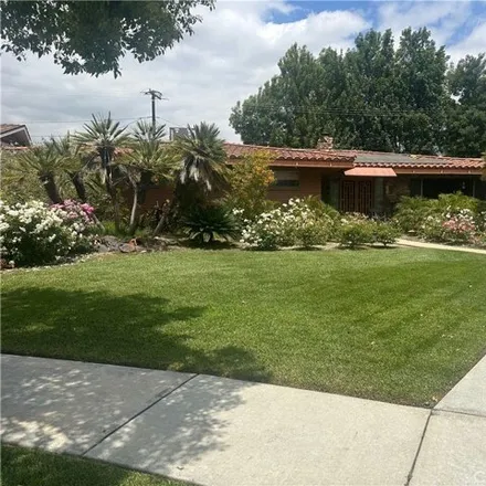 Buy this 3 bed house on Palmetto Elementary School in Palmetto Avenue, Fontana