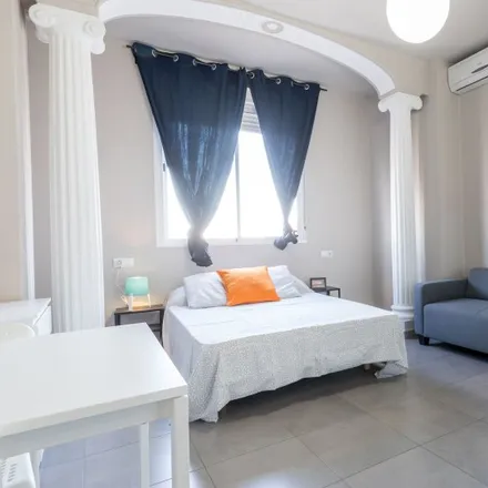 Rent this 5 bed room on Carrer dels Centelles in 32, 46006 Valencia