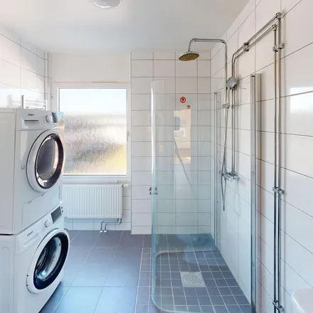 Rent this 5 bed apartment on Stiglötsgatan 21 in 586 47 Linköping, Sweden