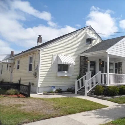 Rent this 3 bed house on 205 North Essex Avenue in Margate City, Atlantic County