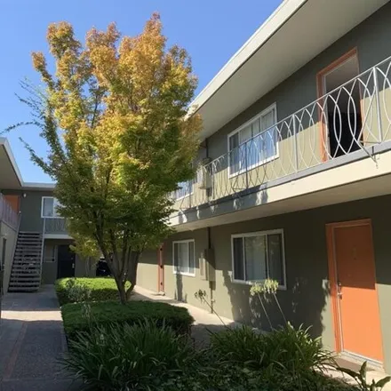Rent this 2 bed apartment on 300 Alida Way in Baden, South San Francisco