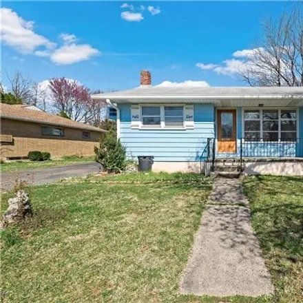 Image 3 - 1965 East Columbia Street, Allentown, PA 18109, USA - House for sale