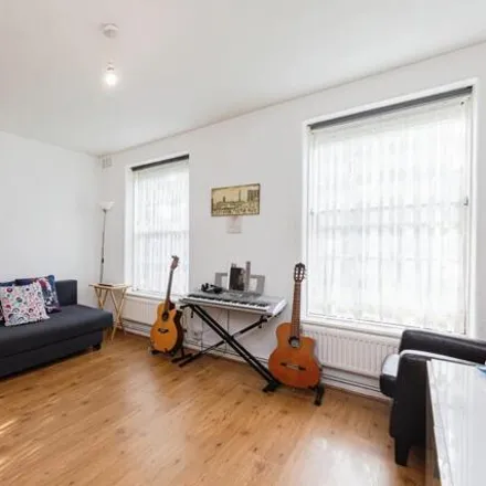 Image 9 - Hartnoll House, Eastwood Close, London, N7 8DS, United Kingdom - Apartment for sale
