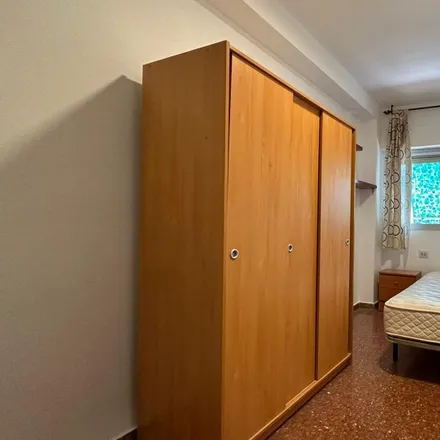 Rent this 4 bed room on Calle Fray Juan Sánchez Cotán in 18011 Granada, Spain