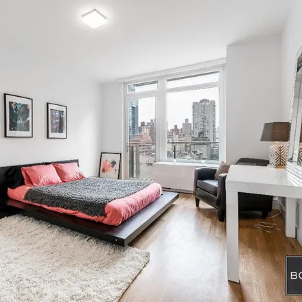 Image 2 - 501 E 74 St, New York, NY, USA - Apartment for rent