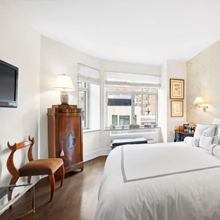 Image 5 - 186 East 76th Street, New York, NY 10021, USA - Condo for sale
