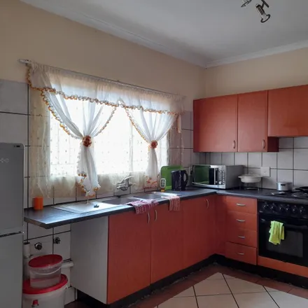 Image 3 - 77 Boven St, Rustenburg, 2999, South Africa - Apartment for rent