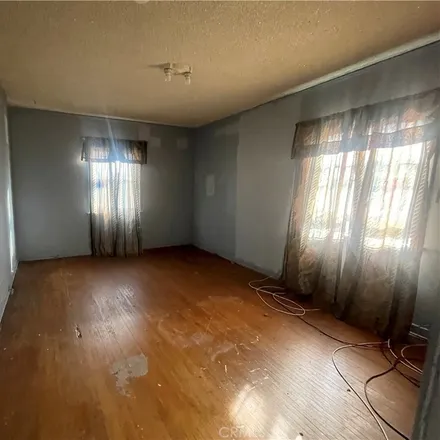 Image 5 - 754 East 81st Street, Los Angeles, CA 90001, USA - House for sale