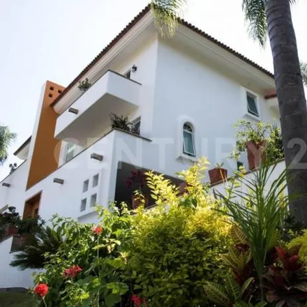 Buy this 4 bed house on Bosques de Chapultepec in 45205 Región Centro, JAL
