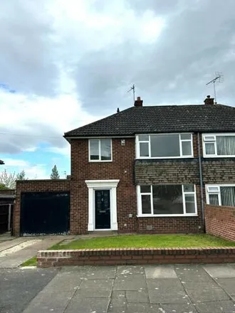 Rent this 3 bed duplex on Arklow Road in Doncaster, DN2 5LE