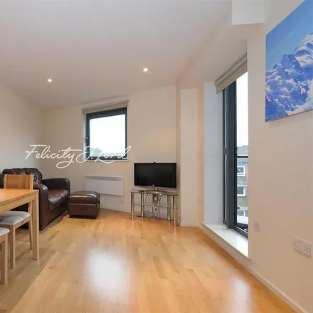 Image 2 - Ikøn House, Cable Street, Ratcliffe, London, E1W 3DP, United Kingdom - Apartment for rent