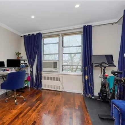Image 9 - 2656 East 13th Street, New York, NY 11235, USA - Apartment for sale