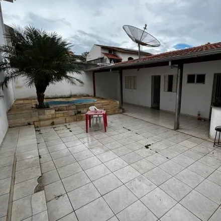 Rent this 3 bed house on Avenida dos Expedicionários in Santana, Varginha - MG