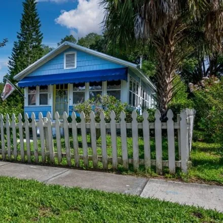 Rent this 2 bed house on 401 East 9th Avenue in Mount Dora, FL 32757