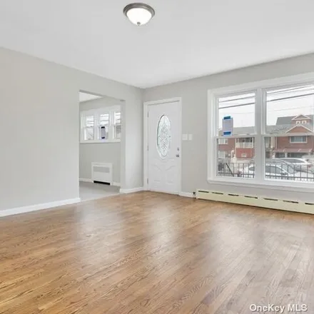 Image 2 - 63-15 Beach Channel Drive, New York, NY 11692, USA - House for rent