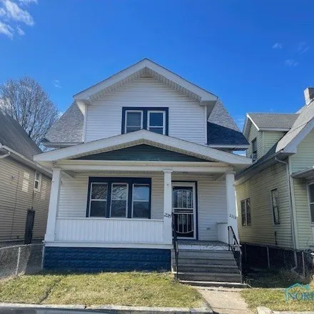 Buy this 3 bed house on 2237 Academy Avenue in Auburndale, Toledo