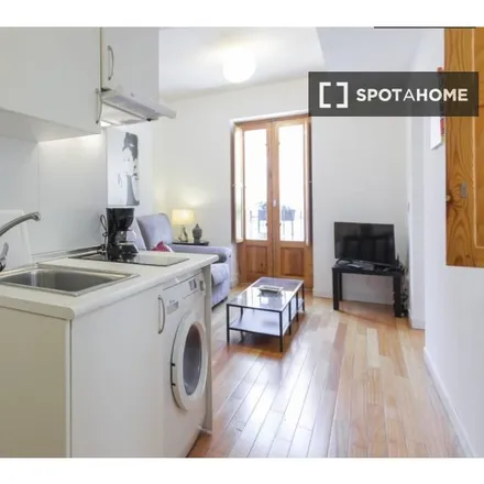 Image 4 - Calle de Antonio Zamora, 18, 28011 Madrid, Spain - Apartment for rent