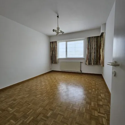 Rent this 3 bed apartment on De Limburg Stirumlaan - Avenue de Limburg Stirum 45 in 1780 Wemmel, Belgium
