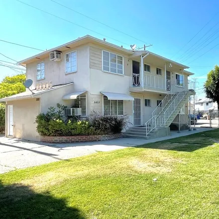 Buy this studio townhouse on 5833 Cartwright Avenue in Los Angeles, CA 91601